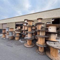 FREE WOODEN SPOOLS (READ DESCRIPTION)