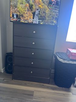 Black 5-Drawer Tall Dresser
