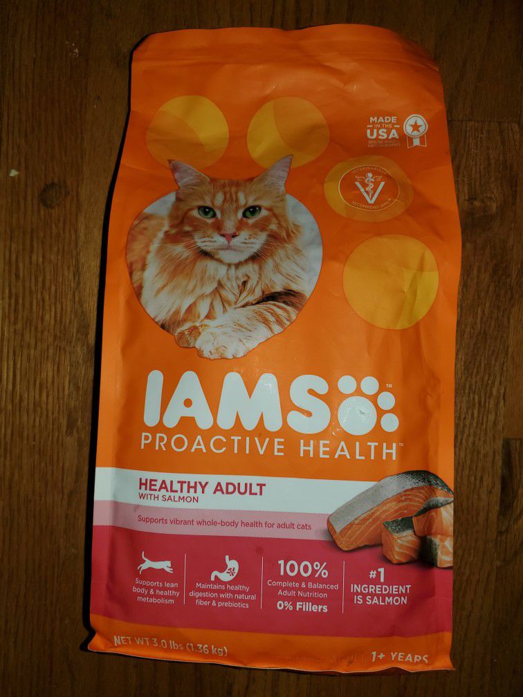 Iams Proactive Health Healthy Adult with Salmon & Tuna Dry Cat Food 3 lb

Give your feline friend the best nutrition with Iams Proactive Health Health