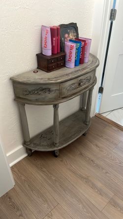 Corner table