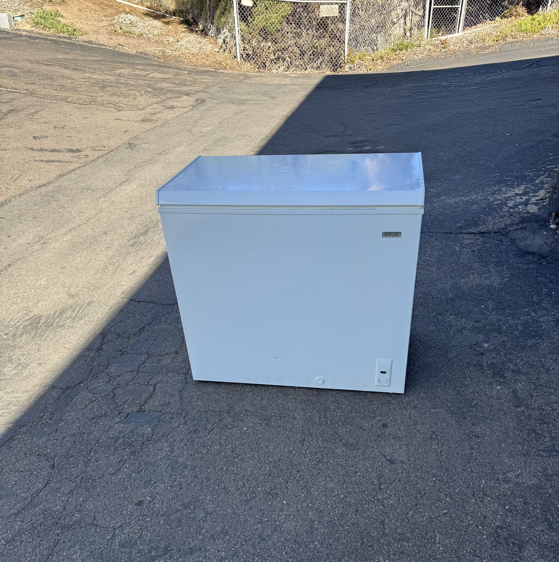 37” Wide Hard To Find Size Large Deep Chest Freezer 30 Day Warranty/free Local Delivery