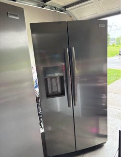 Frigidaire side by side Refrigerator