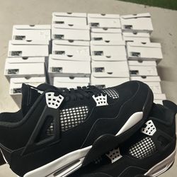 JORDAN 4 WHITE THUNDER | CHECK SIZES BELOWWWW