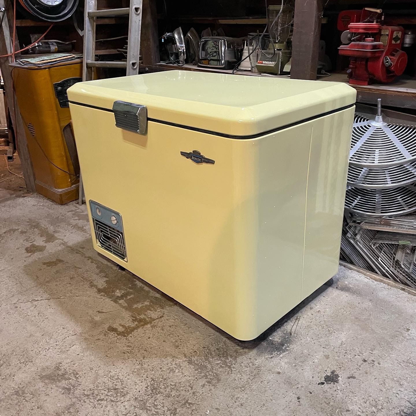 Vintage Freezer Deep Freezer Antique Chest Freezer for Sale in Cypress
