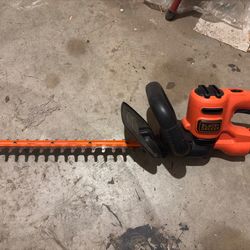 BLACK DECKER 18in Electric Hedge Trimmer BEHT 200