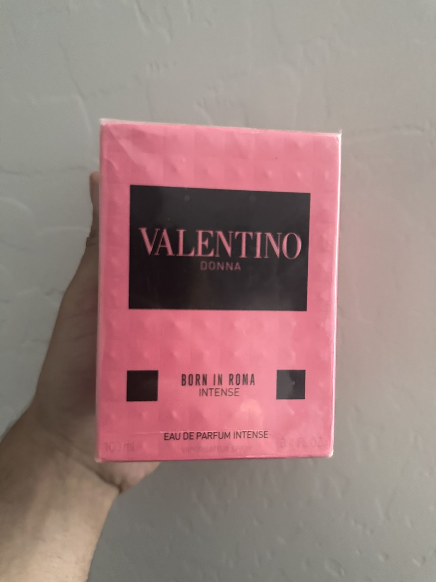 Valentino Donna Born In Roma Intense