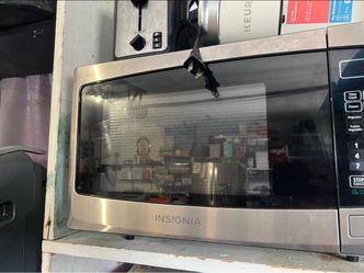 Insignia Microwave