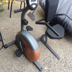 M A R C Y - Me-709 - R E C U M B E N T - M A G N E T I C