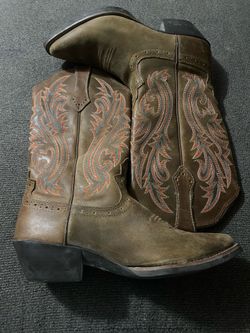 Woman’s cowgirl boots size 6.5