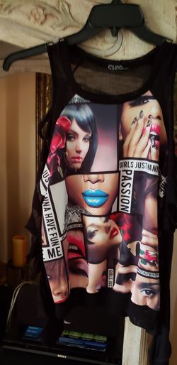 BEAUTIFUL TOP SIZE SMALL.