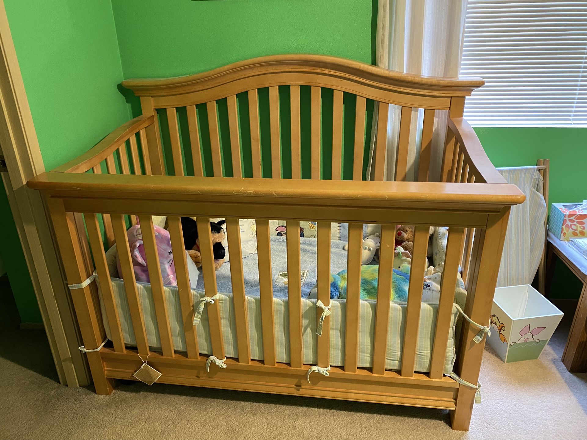 Baby’s Crib And Dresser Set