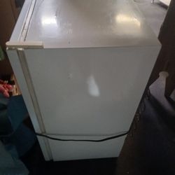 Mini Refrigerator With Little Freezer In It See It Working Before You Buy It 