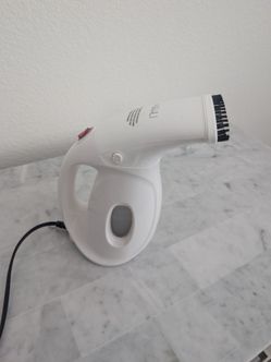 Handheld portable clothing / garment steamer