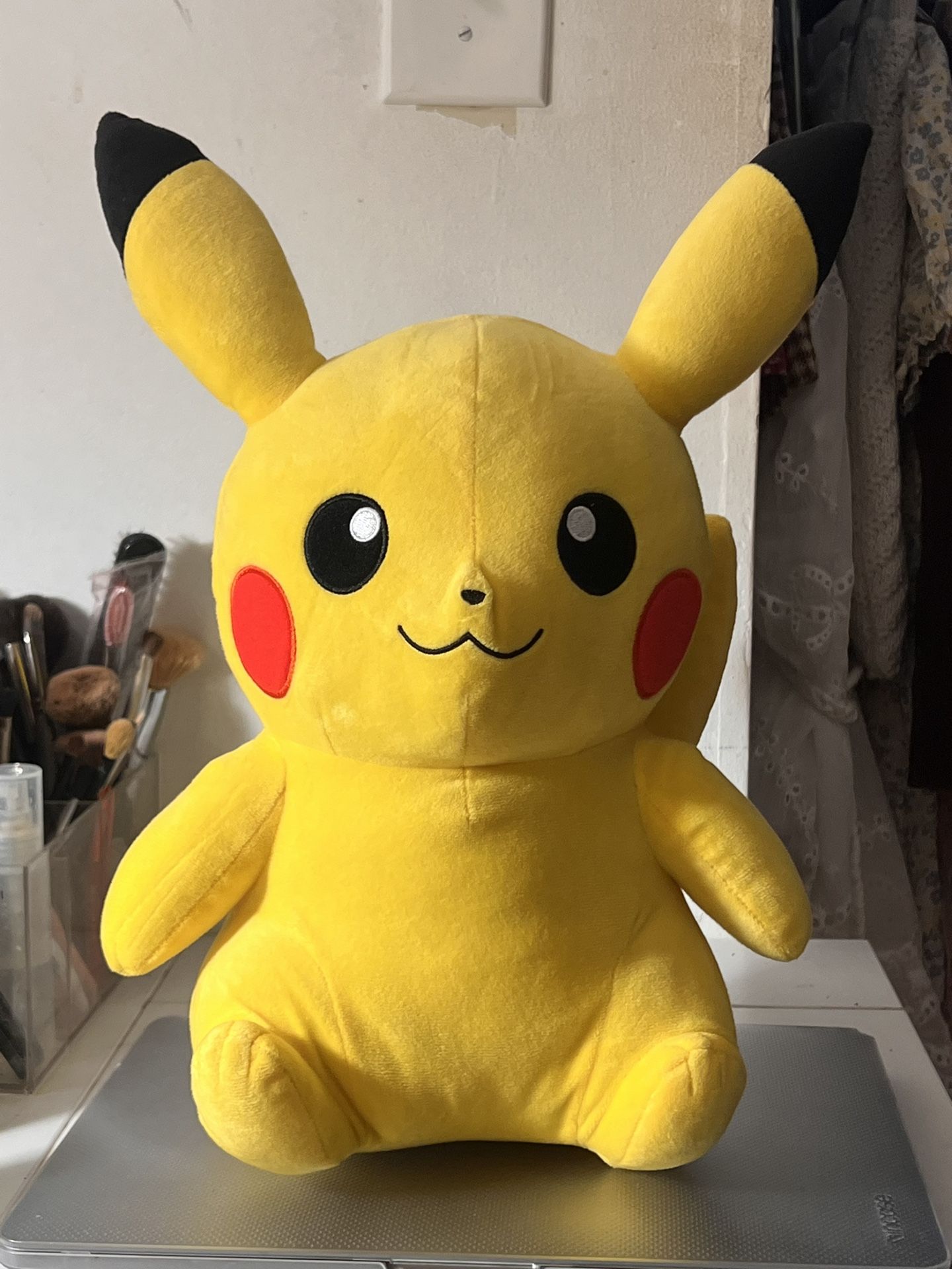 New: Pikachu And Lapras