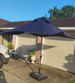 Used outdoor patio umbrella ☔