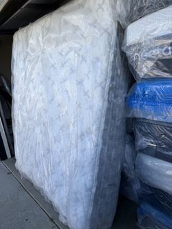 California King Size Bed Mattress King Koil Intimate Medium Euro Top Pillow Stearns & Foster Kluft Aireloom Hotel Collection Serta Sealy Saatva Avocad