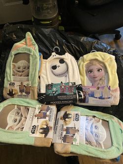 KIDS BLANKET WITH A HOODIE