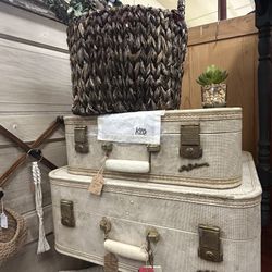 Large & Medium Lady Baltimore Vintage Suitcase Set w/ Keys