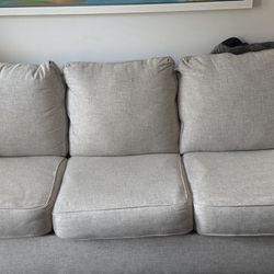 Living Room Set Raymour And Flanigan $1000.00