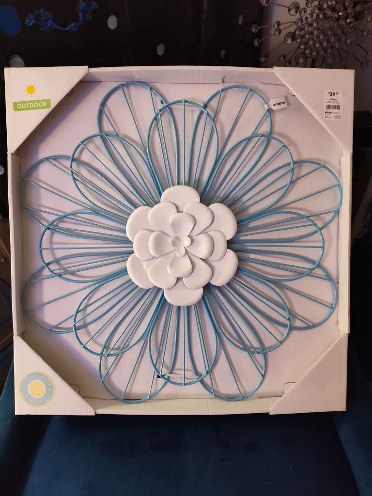19" Metal Blue And White Wire Flower