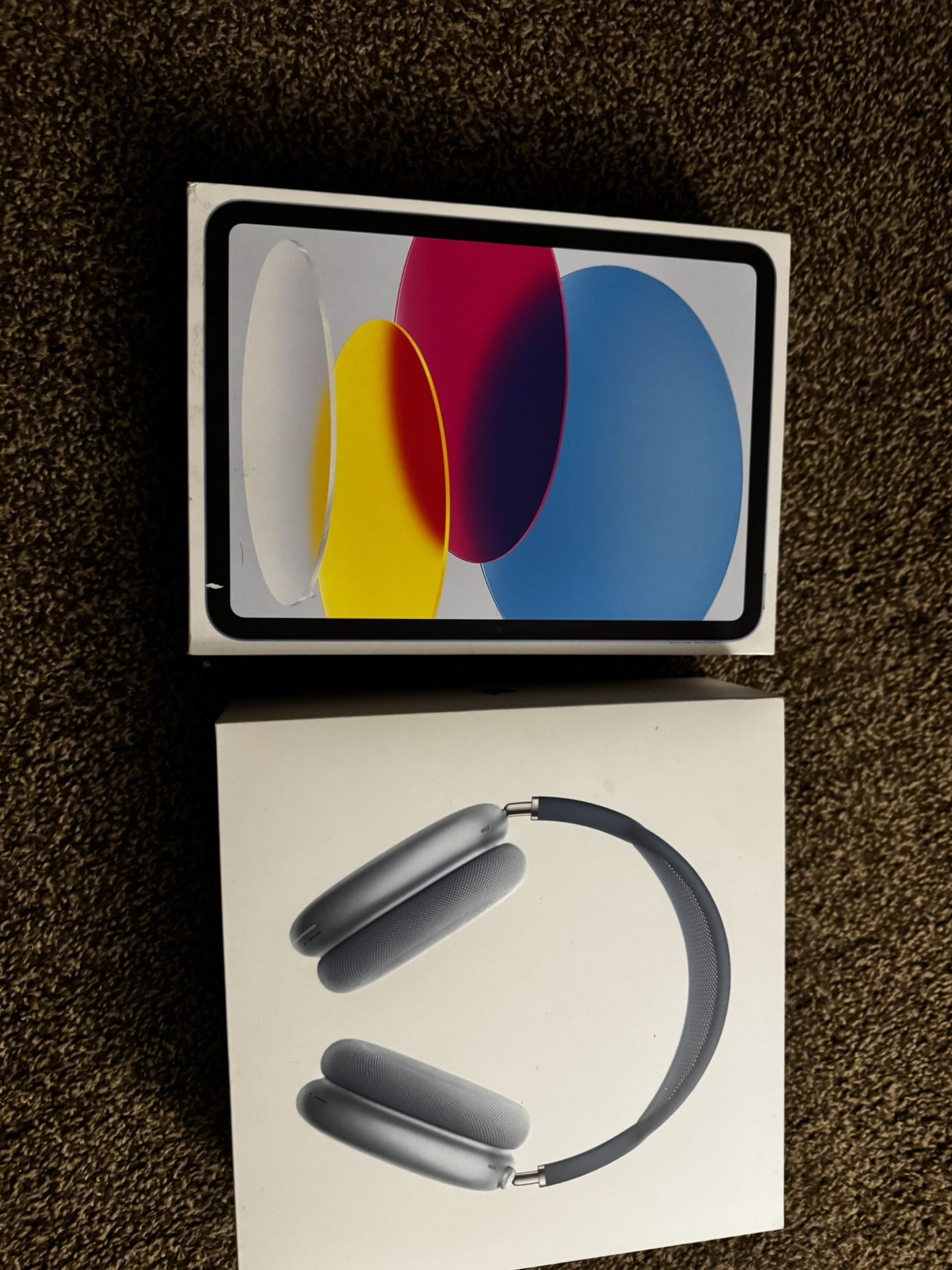 Blue iPad 10 Generation WiFi + Celluar  Bundle With Blue AirPods Max With Smart Case