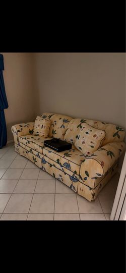 Tommy Bahama Style Floral Sofa w/ Matching Pillows