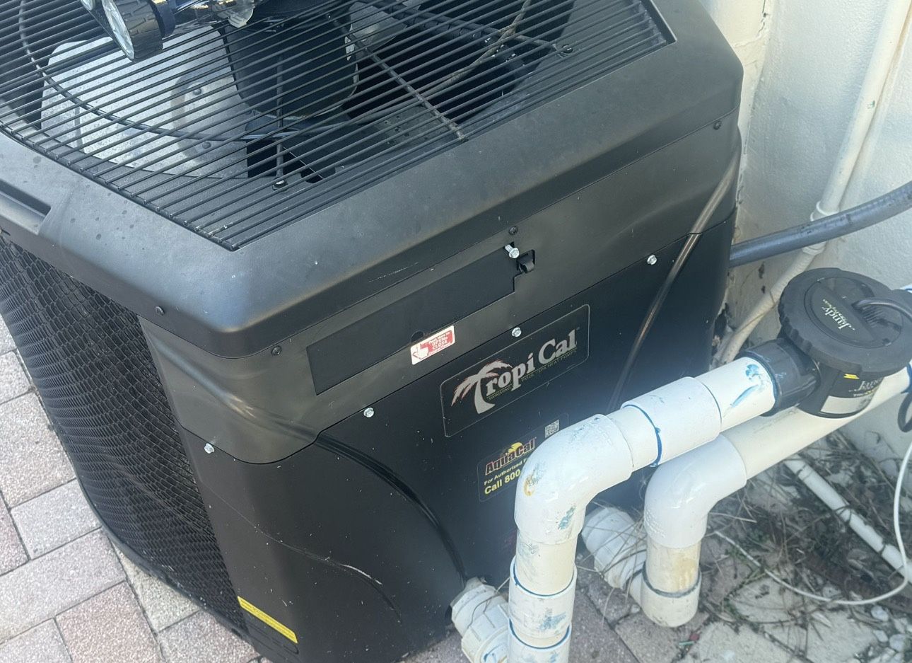 Pool / Spa Heat Pump Heater In Pristine Shape