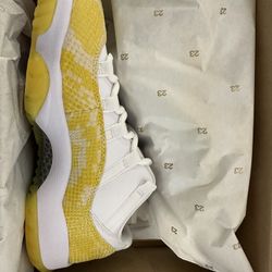 Jordan 11 Yellow “Snake skin” sizes(7W/5.5M/2.5Y/4W/3Y/4.5W). DS(New). Now Available!! $165. Cash each. Under retail deals‼️