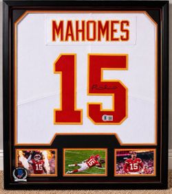 Nike Patrick Mahomes Signed Kansas City Chiefs Jersey (Beckett Witnessed)