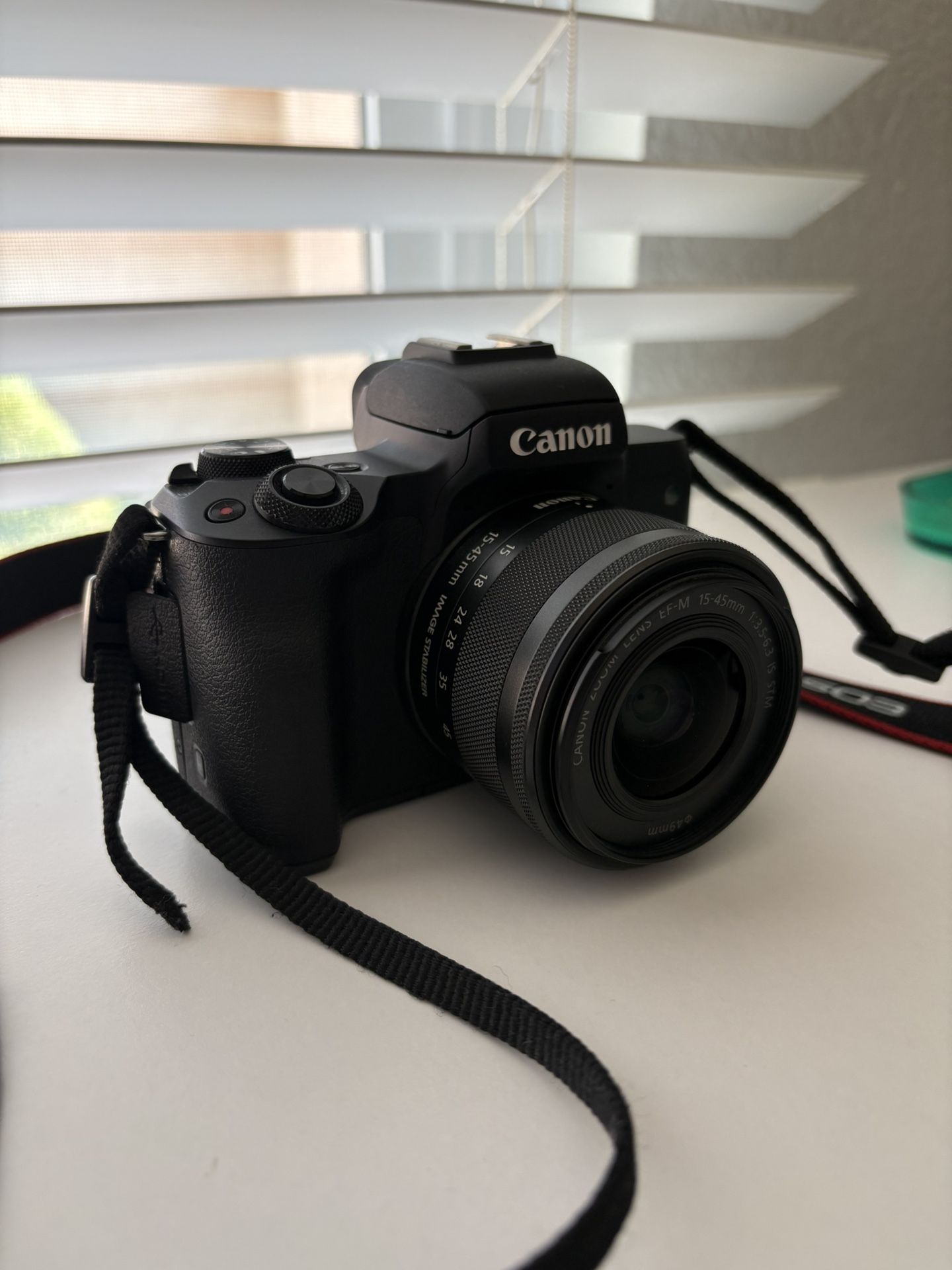 Canon EOS M50