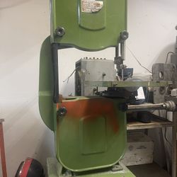 Band saw vertical