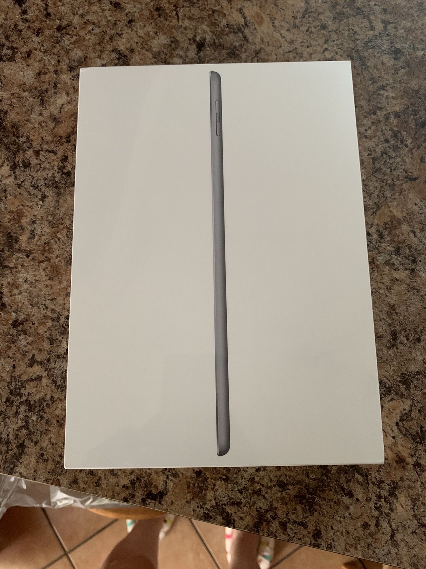 BRAND NEW Apple iPad 6th Gen 32GB