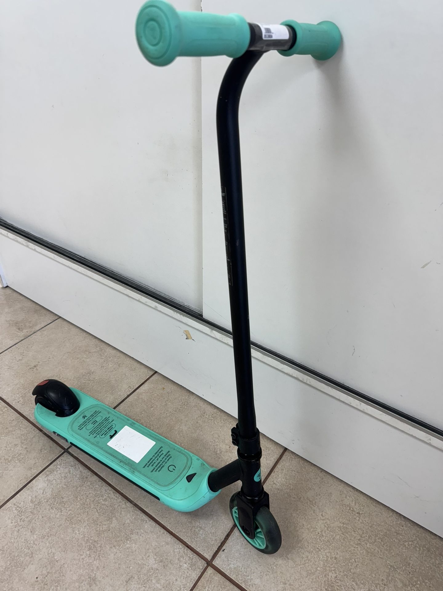 SAGWA TOY ZING A6 ELECTRIC SCOOTER/WITH CHARGER/ (TS)