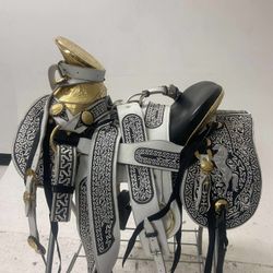 Nuevas monturas charras bordadas con todo el Herrage,los estribos y el fuste chapeado en Oro