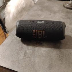 JBL Charge 5 Speaker With Charger 