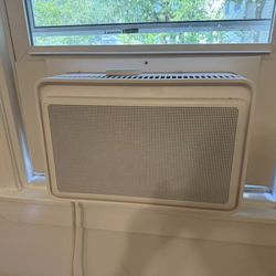 Window air conditioner, used for 2 months, like new