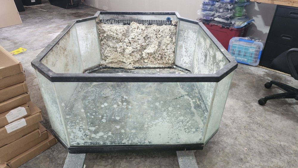 Free 180 gallon frag tank W/1700gph Pump.