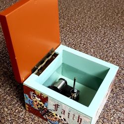 Wind Up Music Box 2.5in x 3.5in
