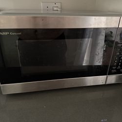 The "Actually Reliable" Microwave – Sharp 1.1 cu. ft. (1000W)