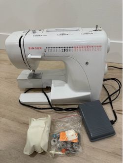 Singer Model 2932 Vintage Sewing Machine