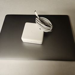 Apple Macbook Pro i5 16gb Ram 500gb SSD Drive 2020 13" Screen Good Condition 