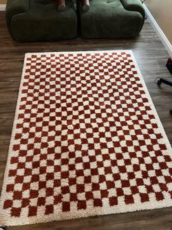 Checkered shaggy rug
