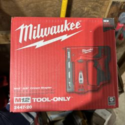 Milwaukee Crown Stapler