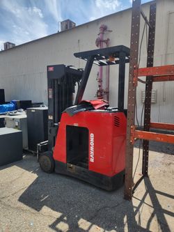 Raymond Reach Forklift 