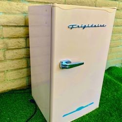 Mini Fridge Retro Frigidaire New
