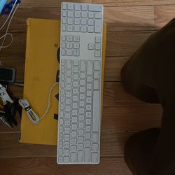 APPLE MAC KEYBOARD BRAND NEW 