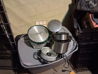 POTS..lids....Kitchen stuff