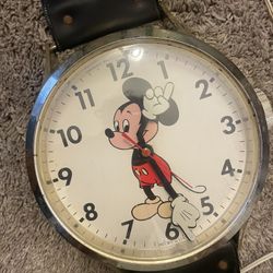 Vintage Mickey Clock Doesn’t Work O