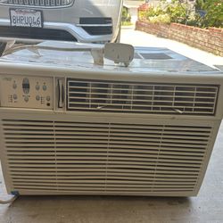 Wall Air conditioner And Heather 220 Volt