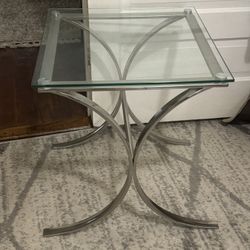 2 End Tables/Nightstands 